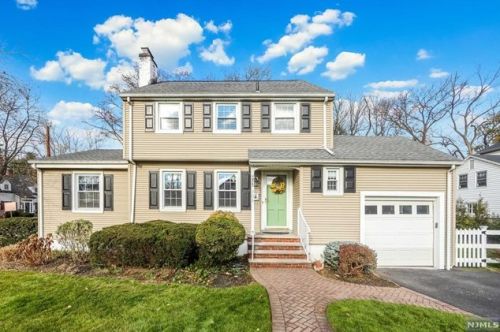 705 Warren Ave, Ho Ho Kus, NJ 07423-1521