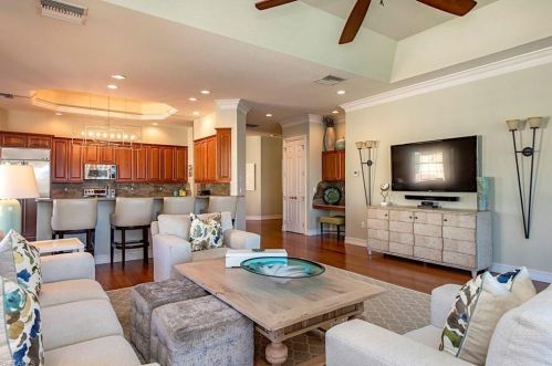 7132 Lemuria Cir, Naples, FL 34109-6104