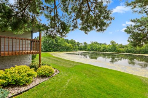 1012 Bay View Ct, Mukwonago, WI 53149-1799