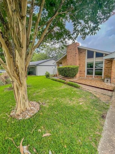 9425 Braeburn Gln, Austin TX  78729-2804 exterior