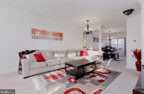 2472 Sylvan Moor Ln, Woodbridge VA  22191-6354 exterior