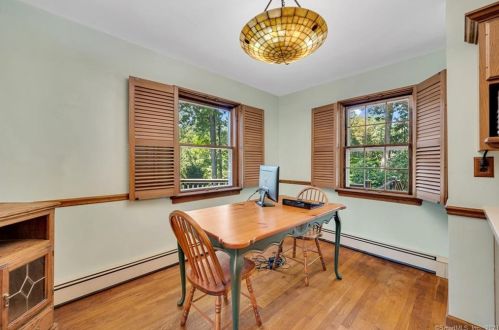 61 Cow Path Dr, Stamford CT  06902-1016 exterior