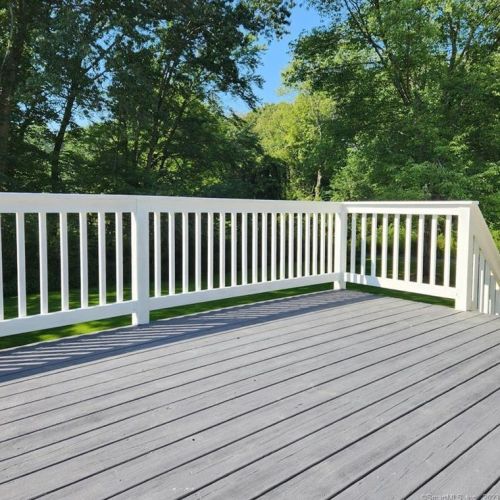 19 Mohawk Cir, Windsor CT  06095-2656 exterior