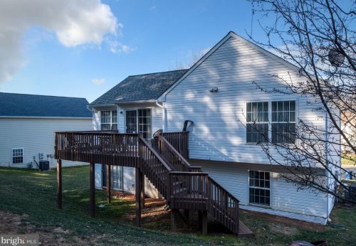 15581 Andover Heights Dr, Woodbridge VA  22193-1071 exterior