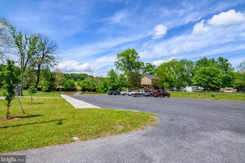 467 Freeze Rd, Linden VA  22642-5527 exterior