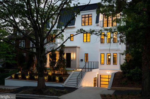 3302 Cleveland Ave, Washington DC 20008-3456 exterior