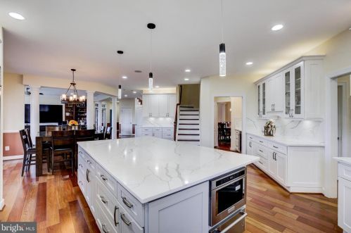 20405 Crimson Pl, Leesburg VA 20175-6362 exterior