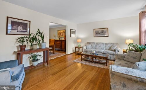 6 Yellow Pine Ct, Wilmington, DE 19808-1028