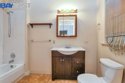 1231 Adeline St, Oakland CA 94607-2810 exterior