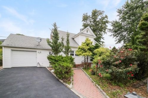 120 Weyman Ave, New Rochelle, NY 10805-1426