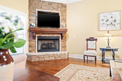 613 Shady Oaks Ln, Lynn Haven, FL 32444-3098