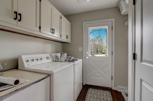 13190 Scarborough Dr, Waukesha WI  53151-6122 exterior