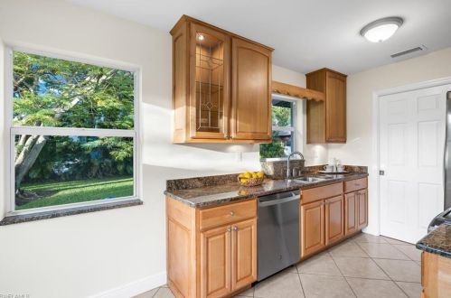 1075 Rordon Ave, Naples FL  34103-4570 exterior