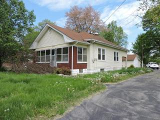 7017 Greenwood Rd, Louisville, KY 40258-2724