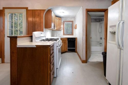 12 Vireo St, North Providence RI  02904-4724 exterior