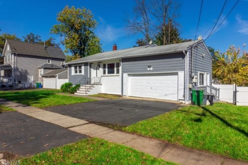 425 Dermody St, Roselle, NJ 07203-2322