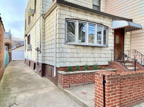 21-72 41st St, Long Island City, NY 11105-1024