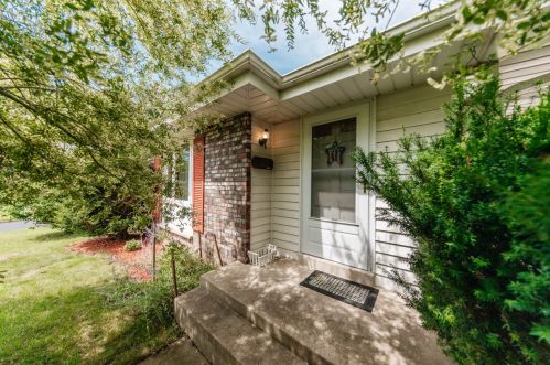 11210 Bobolink Ave, Milwaukee, WI 53225-2310