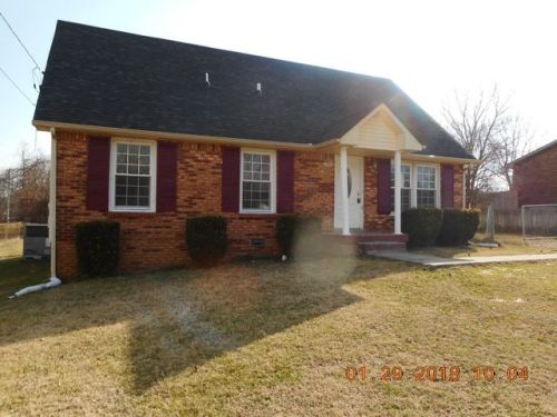389 Elaine Dr, Clarksville, TN 37042-6140