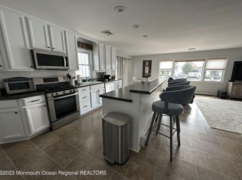 32 Royal Dr, Bricktown NJ  08723-6731 exterior