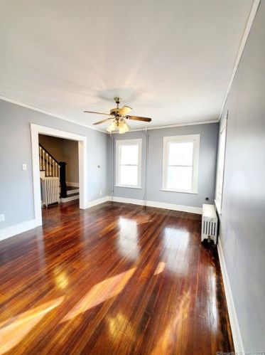 150 Roselle St, Bridgeport, CT 06604-1422