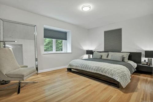 9 Farview Ter, Airmont NY  10901-7531 exterior