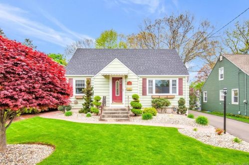 49 Sachem St, New Britain, CT 06053-2423