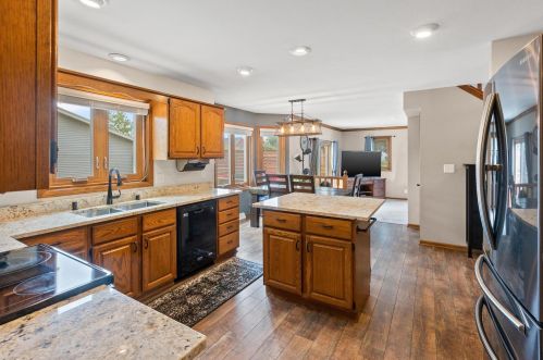 4160 Regal Manor Ct, Waukesha, WI 53151-9204