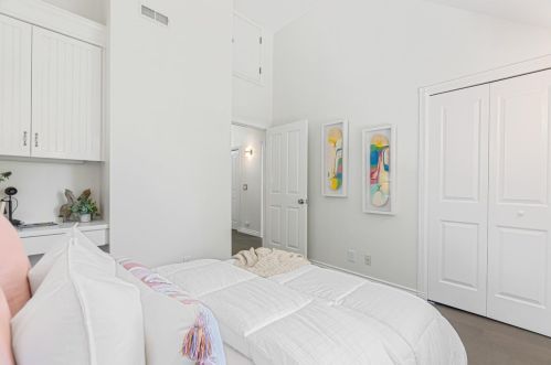1960 San Ramon Ave, Mountain View CA  94043-2960 exterior