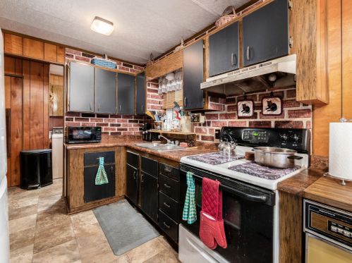 8090 Rdg Rd, Zanesville OH  43701-7869 exterior