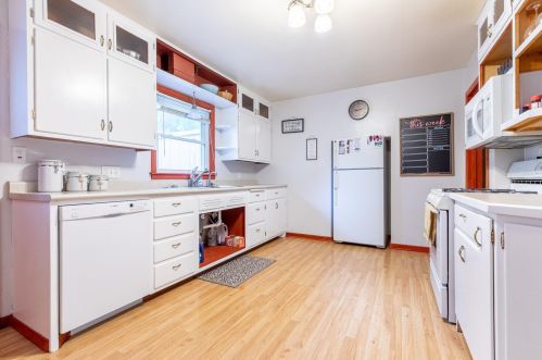 615 Washburne Ave, Paynesville MN  56362-1731 exterior