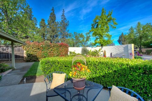 1000 Woodridge Dr, Vacaville CA  95687-6440 exterior