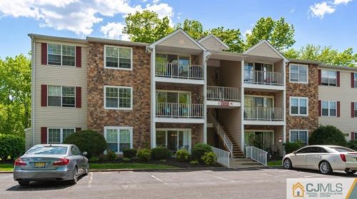 16 Willow Ct, Trenton NJ  08619-4626 exterior