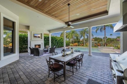 29006 Blaisdell Dr, Naples FL  34119-0930 exterior