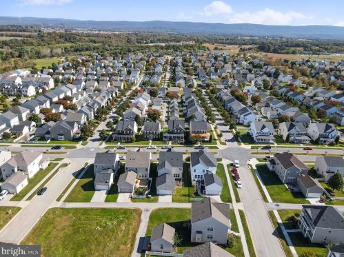 445 Lord Fairfax St, Charles Town WV  25414-2603 exterior