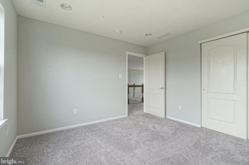 7 Westbury Dr, Berlin Boro NJ  08009-9681 exterior