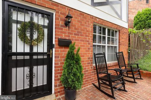 2437 Skyland Pl, Washington, DC 20020-3412