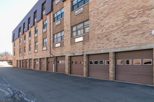 22 Riverside Dr, Cranford NJ  07016-2259 exterior