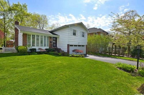 7 Glamford Rd, Great Neck, NY 11023-1320