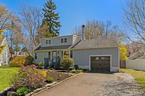 2 Blair Ct, East Brunswick, NJ 08816-2901