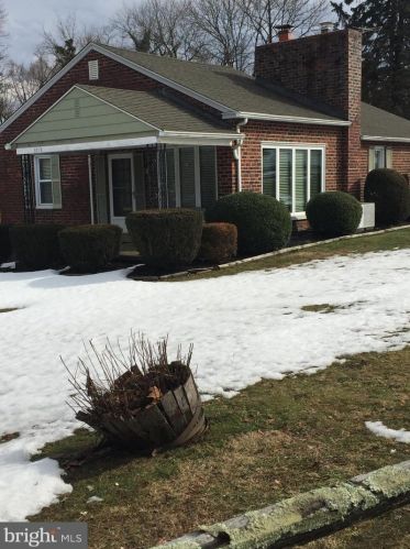 3218 Hilltop Rd, Newtown Square, PA 19073-4207