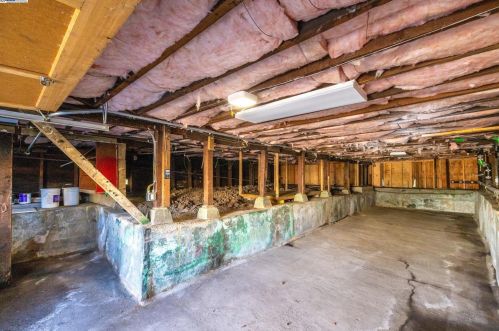 841 58th St, Oakland CA  94608-1403 exterior