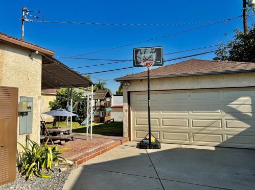 5438 Coke Ave, Lakewood CA  90712-1626 exterior