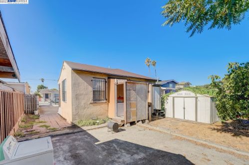 9326 Cherry St, Oakland CA  94603-1632 exterior
