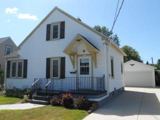 2813 Wollmer St, Manitowoc WI  54220-3842 exterior