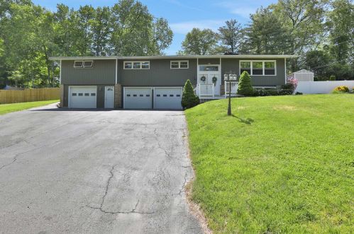 36 Old Farms Rd, Poughkeepsie, NY 12603-5038