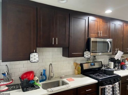 270 New York Ave, Newark NJ 07105-2606 exterior