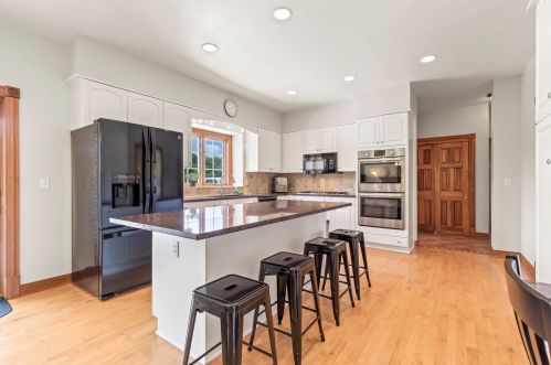 11425 Carriage Ct, Thiensville, WI 53092-2145