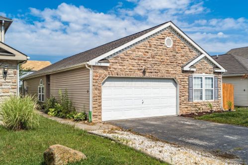 2873 Sussex Place Dr, Darbydale, OH 43123-8084