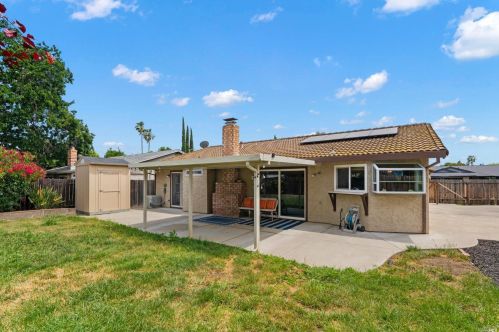 118 Arroyo Ct, Vacaville CA  95687-5204 exterior